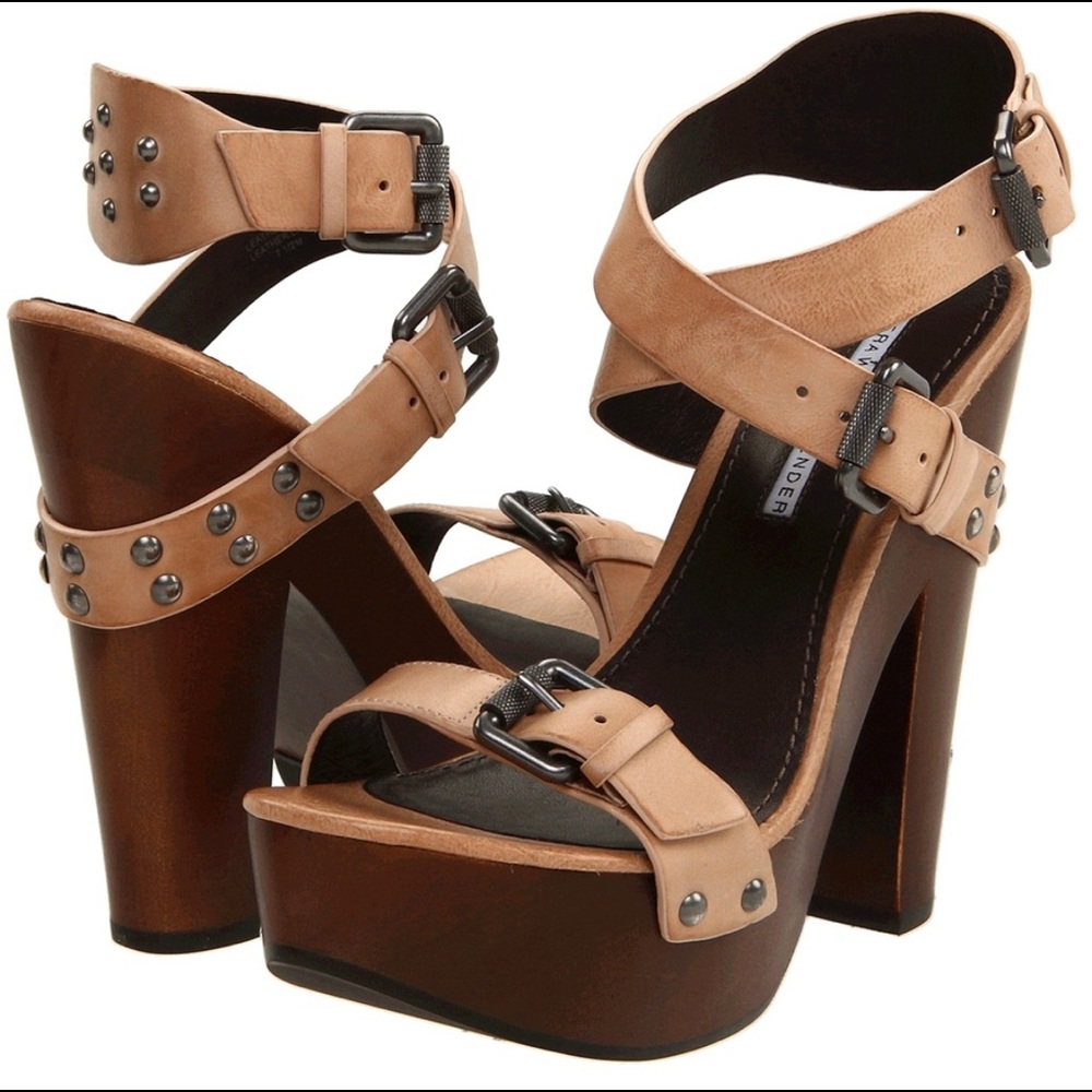 VERA WANG LAVENDER LABEL WOODEN SANDALS. (9)